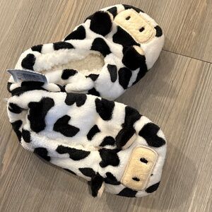 Cat & Jack Black and White Kids Slippers